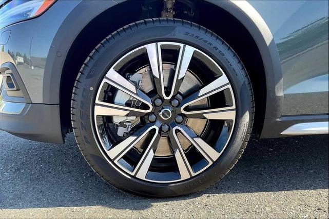 Photo of 2026 Forest Lake Volvo V60 Cross Country