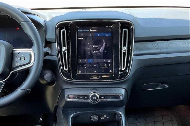 Photo of 2023 Silver Dawn Metallic Volvo XC40 Recharge Pure Electric