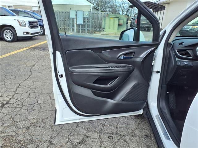 Photo of 2022 Summit White Buick Encore