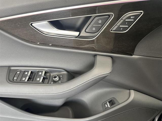 Photo of 2025 Mythos Black Metallic Audi Q7