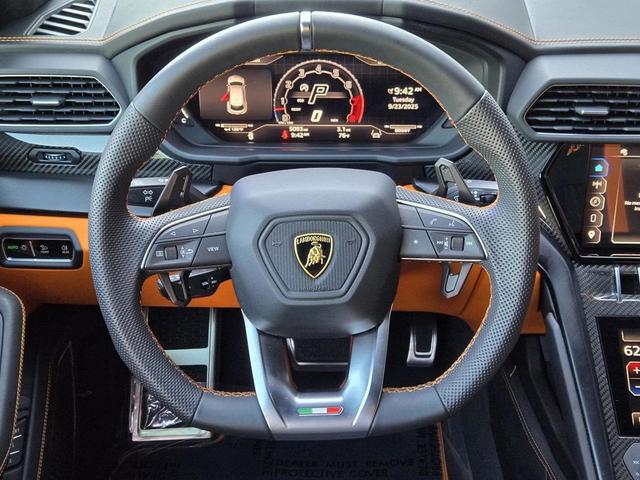 Photo of 2024 Verde Lares Metallic Lamborghini Urus