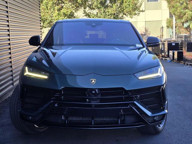 Photo of 2024 Verde Lares Metallic Lamborghini Urus