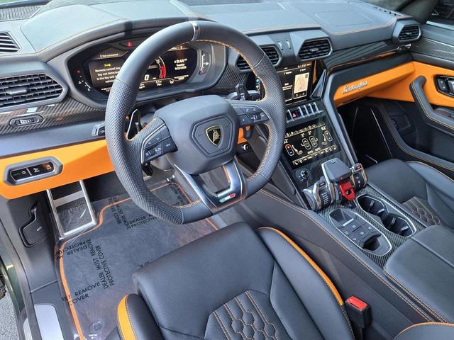 Photo of 2024 Verde Lares Metallic Lamborghini Urus