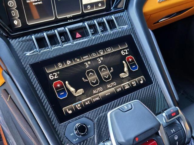 Photo of 2024 Verde Lares Metallic Lamborghini Urus