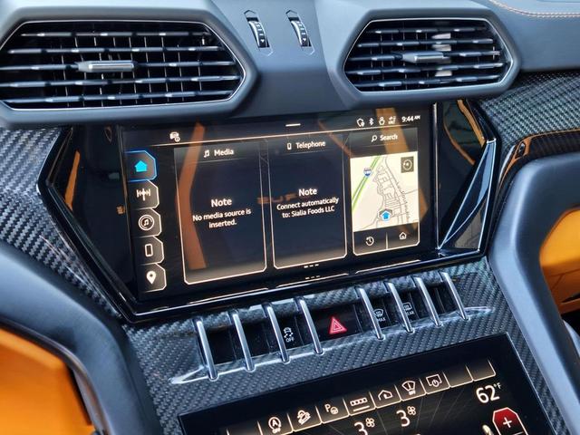 Photo of 2024 Verde Lares Metallic Lamborghini Urus