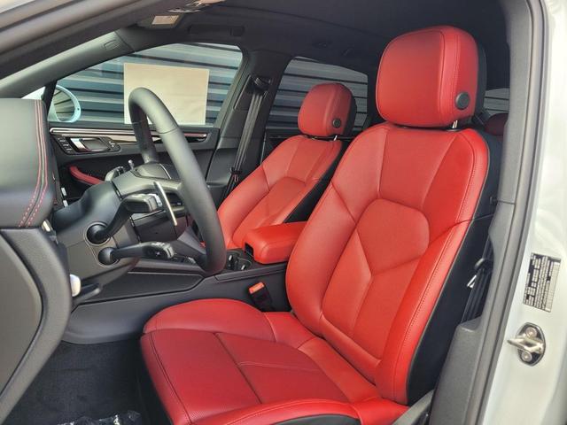 Photo of 2025 Carrara White Porsche Macan
