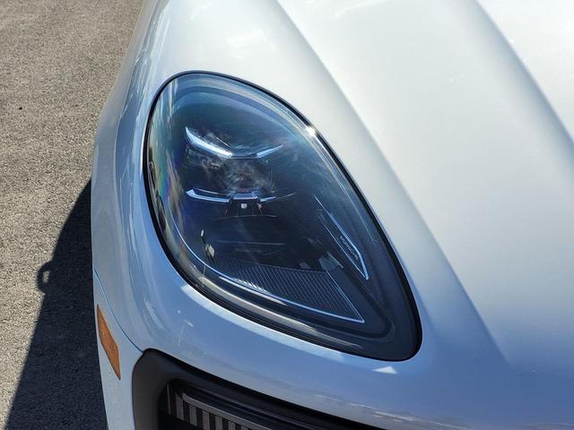Photo of 2025 Carrara White Porsche Macan