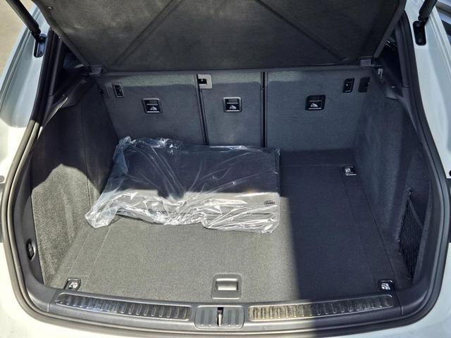 Photo of 2025 White Porsche Macan
