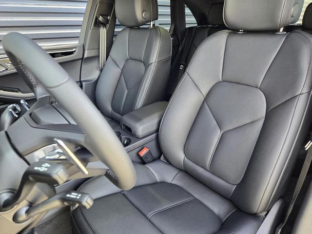 Photo of 2025 White Porsche Macan