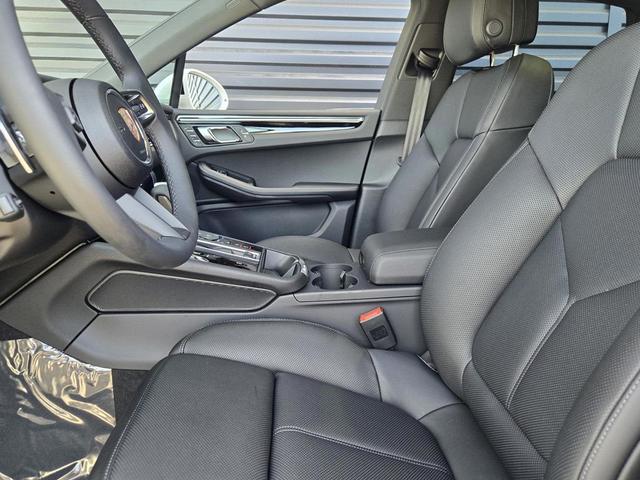 Photo of 2025 White Porsche Macan