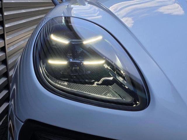Photo of 2025 White Porsche Macan