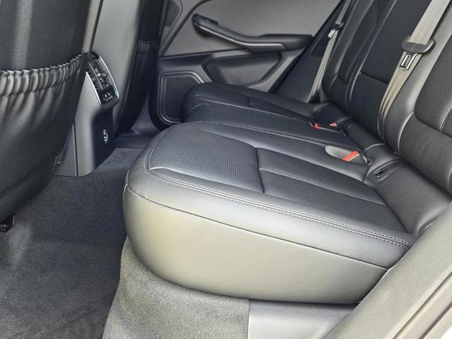 Photo of 2025 White Porsche Macan