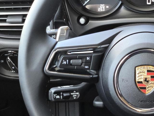 Photo of 2025 White Porsche Macan
