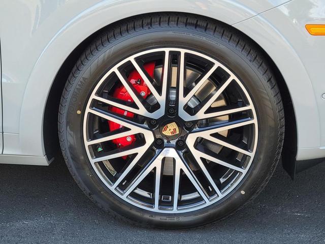 Photo of 2025 Chalk Porsche Cayenne
