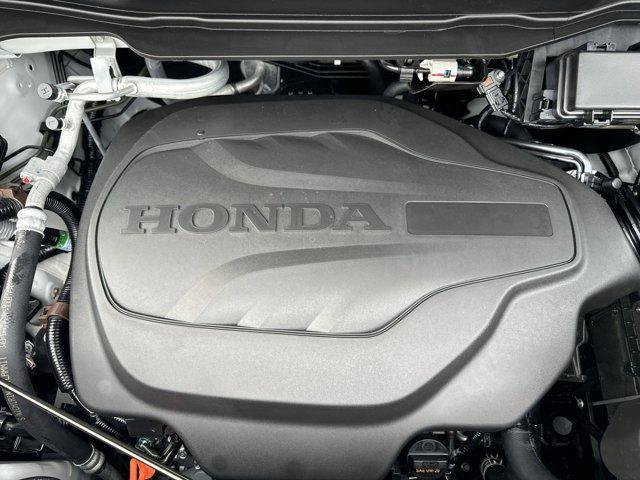 Photo of 2025 Platinum White Pearl Honda Ridgeline