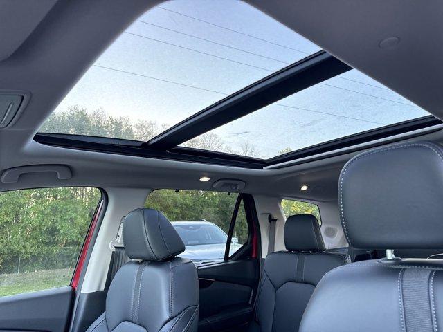 Photo of 2025 Radiant Red Metallic II Honda Pilot