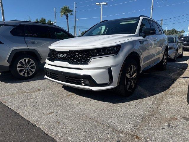 Photo of 2023 Glacial White Pearl Kia Sorento