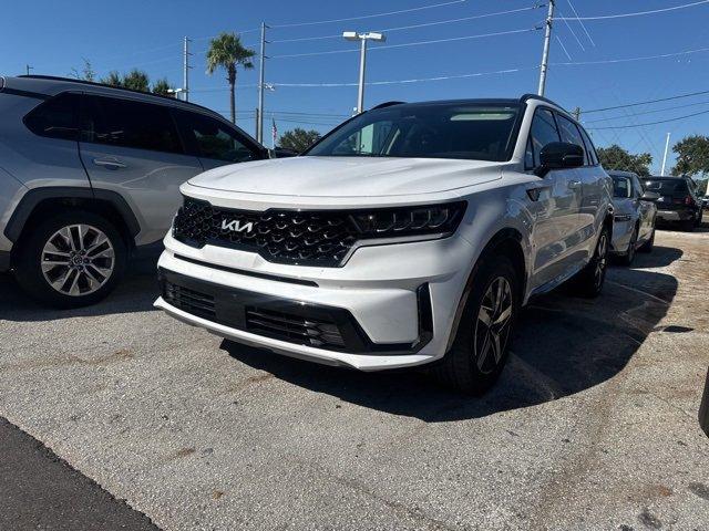 Photo of 2023 Glacial White Pearl Kia Sorento