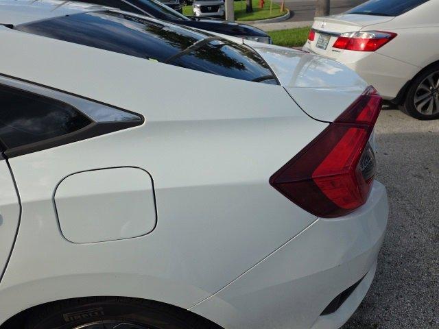 Photo of 2017 Taffeta White Honda Civic