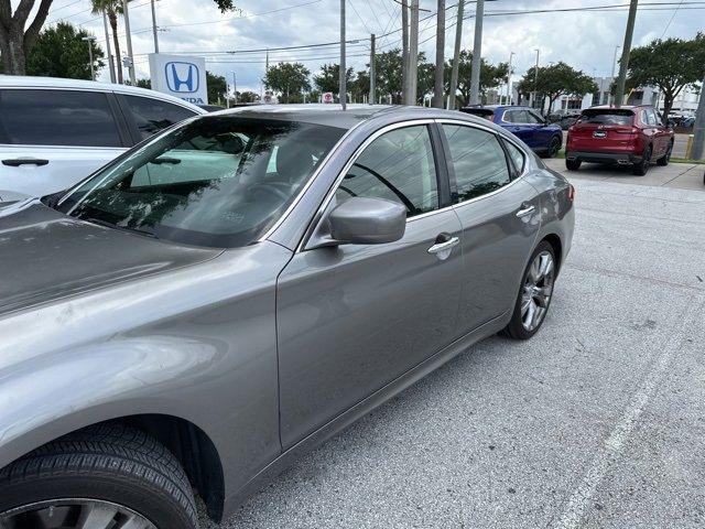 Photo of 2011 Platinum Graphite INFINITI M37