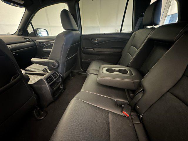 Photo of 2021 Platinum White Pearl Honda Passport