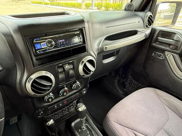 Photo of 2013 True Blue Pearlcoat Jeep Wrangler
