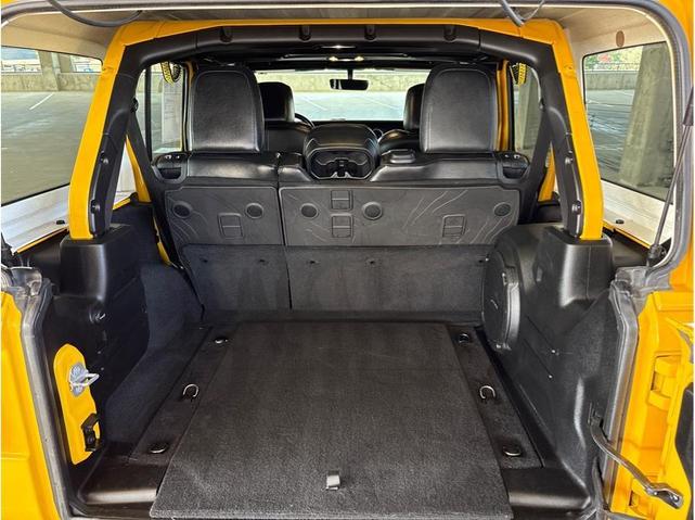Photo of 2019 Hellayella Clearcoat Jeep Wrangler Unlimited