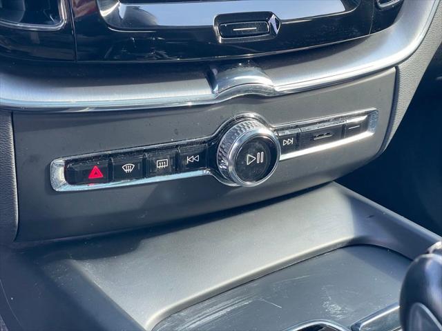 Photo of 2020 Pine Grey Metallic Volvo XC60