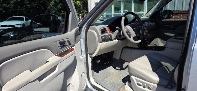 Photo of 2012 Silver Ice Metallic Chevrolet Suburban