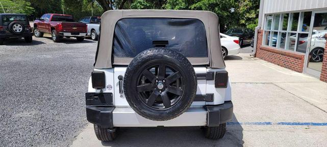 Photo of 2013 Bright White Clearcoat Jeep Wrangler Unlimited