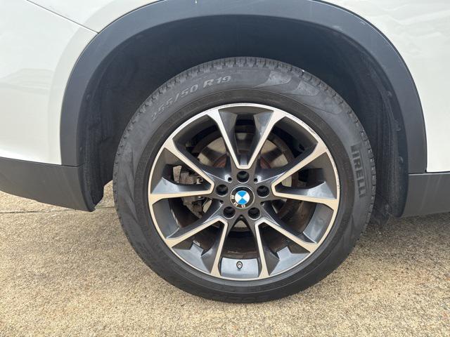 Photo of 2018 Alpine White BMW X5