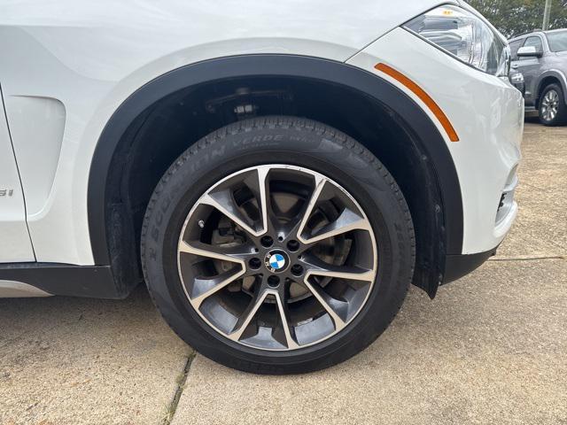 Photo of 2018 Alpine White BMW X5