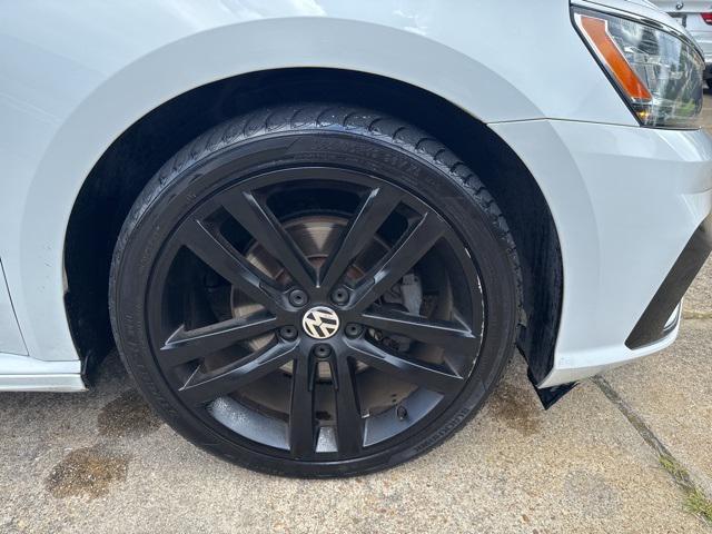 Photo of 2017 Pure White Volkswagen Passat