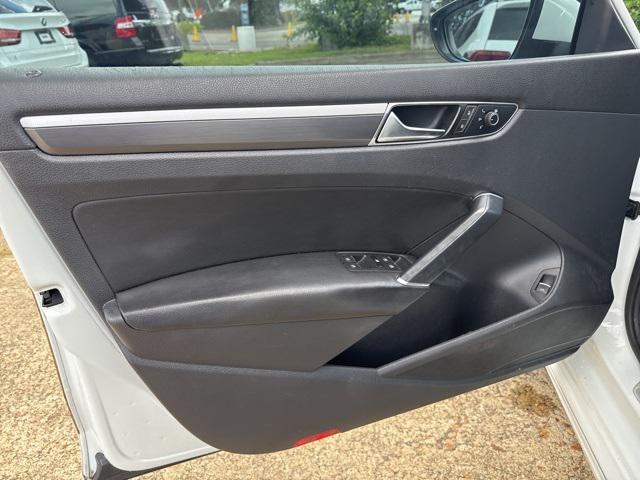 Photo of 2017 Pure White Volkswagen Passat