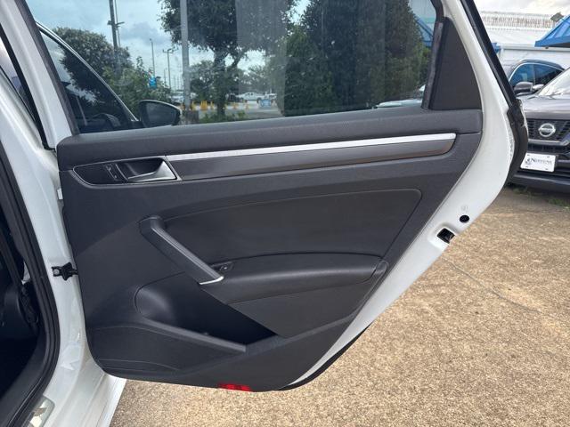 Photo of 2017 Pure White Volkswagen Passat