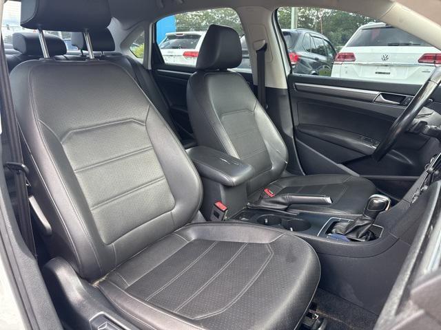 Photo of 2017 Pure White Volkswagen Passat