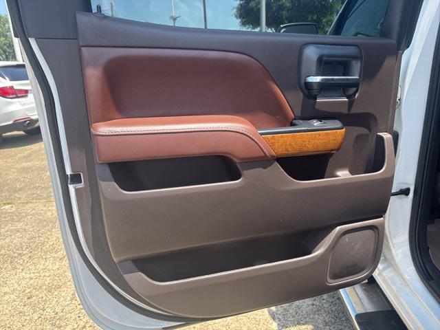 Photo of 2016 Iridescent Pearl Tricoat Chevrolet Silverado 1500
