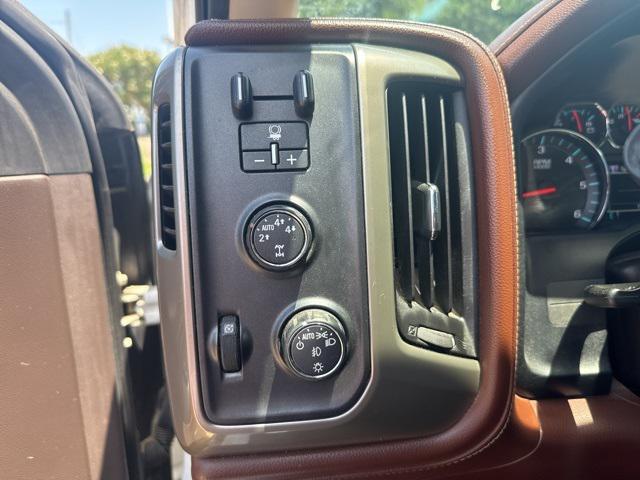 Photo of 2016 Iridescent Pearl Tricoat Chevrolet Silverado 1500