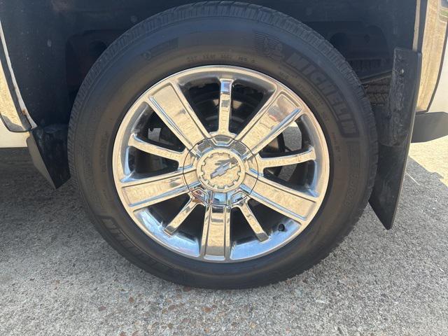 Photo of 2016 Iridescent Pearl Tricoat Chevrolet Silverado 1500