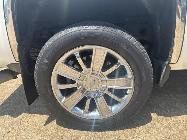 Photo of 2016 Iridescent Pearl Tricoat Chevrolet Silverado 1500