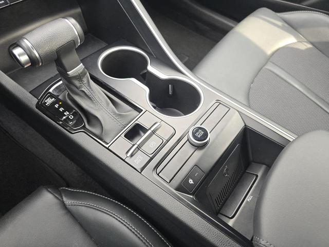 Photo of 2022 Glacial White Pearl Kia K5
