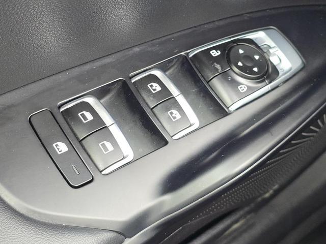 Photo of 2022 Glacial White Pearl Kia K5