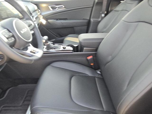 Photo of 2025 Ebony Black Kia Sportage