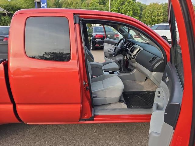 Photo of 2005 Orange Toyota Tacoma