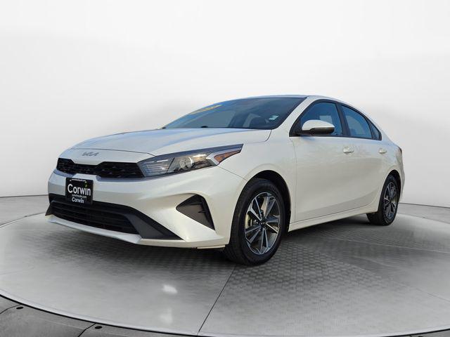 Photo of 2023 Snow White Pearl Kia Forte