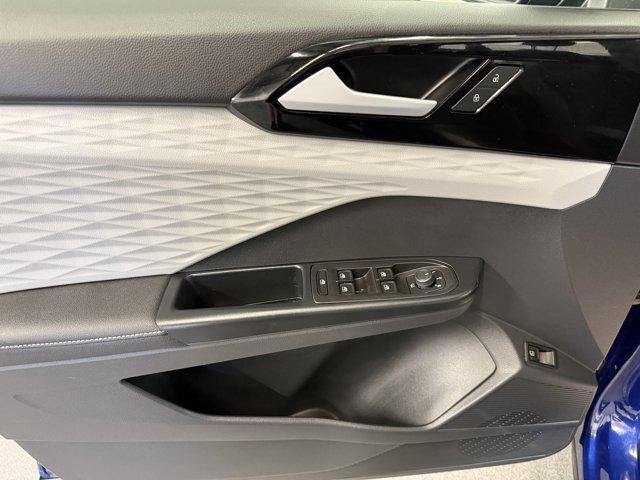 Photo of 2024 Dusk Blue Metallic Volkswagen Taos