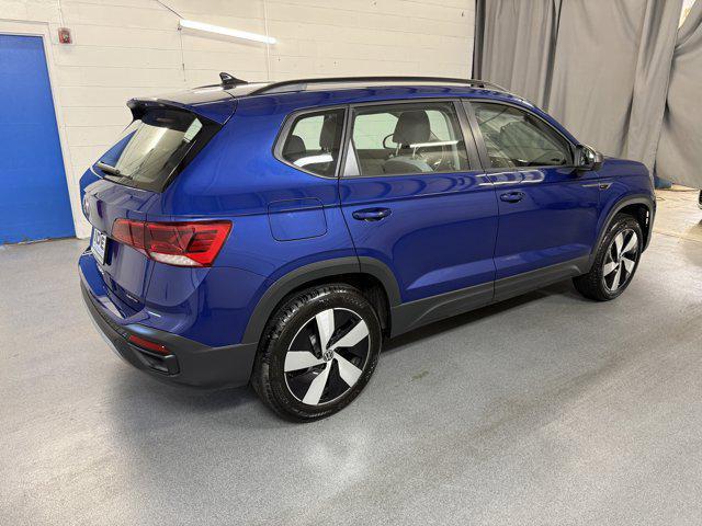 Photo of 2024 Dusk Blue Metallic Volkswagen Taos