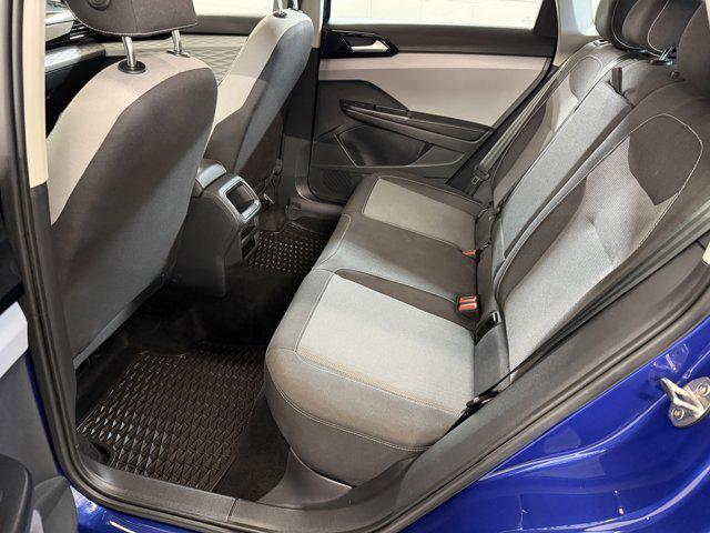 Photo of 2024 Dusk Blue Metallic Volkswagen Taos