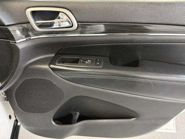 Photo of 2019 Bright White Clearcoat Jeep Grand Cherokee