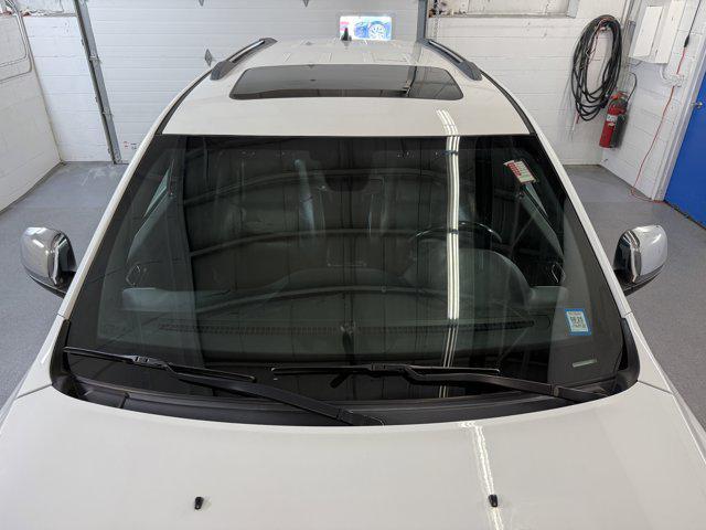Photo of 2019 Bright White Clearcoat Jeep Grand Cherokee